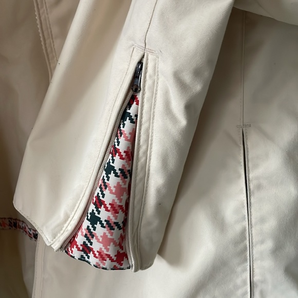 Burton women’s ski jacket / snowboard jacket, size small - Picture 9 of 13